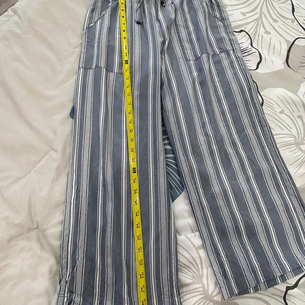 💥PRICE⬇️ 
ABERCROMBIE & FITCH • Blue & White Stripe Wide leg Pants • sz Small - Picture 10 of 11